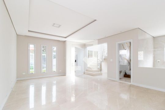 Sala de casa à venda com 4 quartos, 400m² em Xaxim, Curitiba