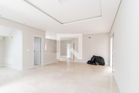 Sala de casa à venda com 4 quartos, 400m² em Xaxim, Curitiba