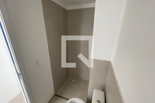 Banheiro  de apartamento à venda com 2 quartos, 50m² em Vila Augusta, Guarulhos
