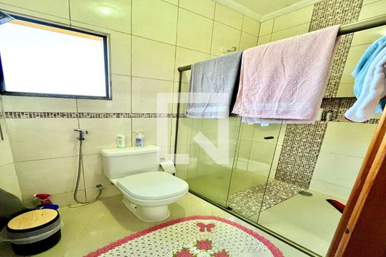 Banheiro de casa à venda com 3 quartos, 226m² em Vila Amabile Pezzolo, Santo André