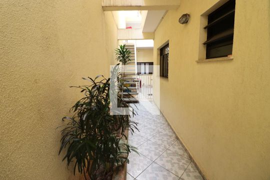 Quintal de casa à venda com 3 quartos, 368m² em Bussocaba, Osasco