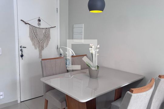 Sala de apartamento à venda com 2 quartos, 62m² em Jardim das Bandeiras, Campinas