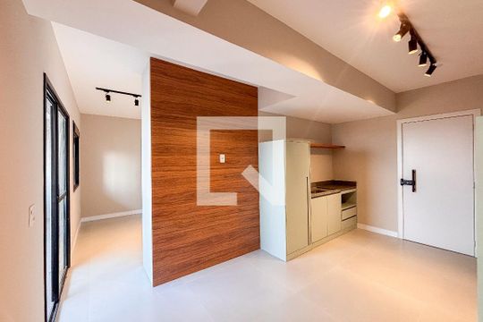 Sala/Cozinha de apartamento à venda com 1 quarto, 38m² em Chácara Seis de Outubro, São Paulo