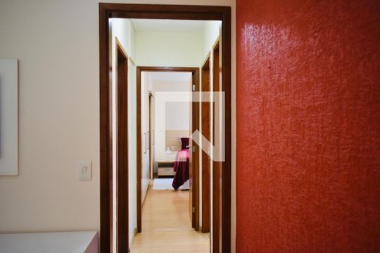 Corredor de apartamento para alugar com 3 quartos, 79m² em Vila da Saúde, São Paulo