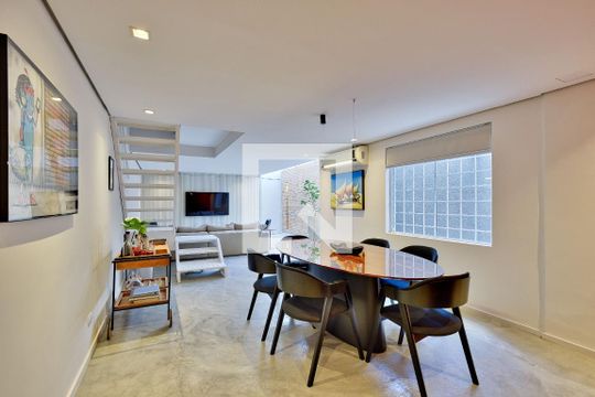 Casa à venda com 3 quartos, 160m² em Santo Amaro, São Paulo