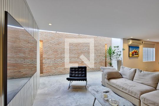 Casa à venda com 3 quartos, 160m² em Santo Amaro, São Paulo