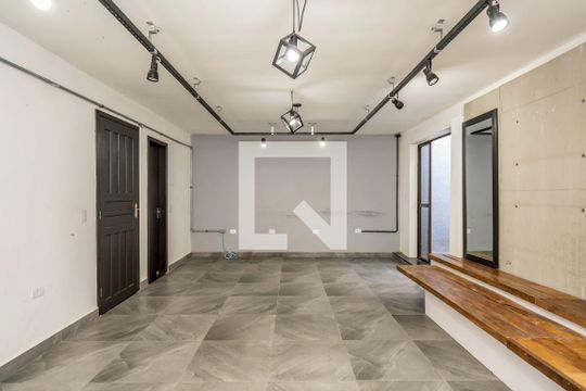 Studio de casa à venda com 3 quartos, 270m² em Centro Cívico, Curitiba
