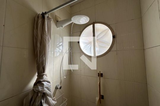 Lavabo de casa à venda com 3 quartos, 209m² em Água Branca, São Paulo