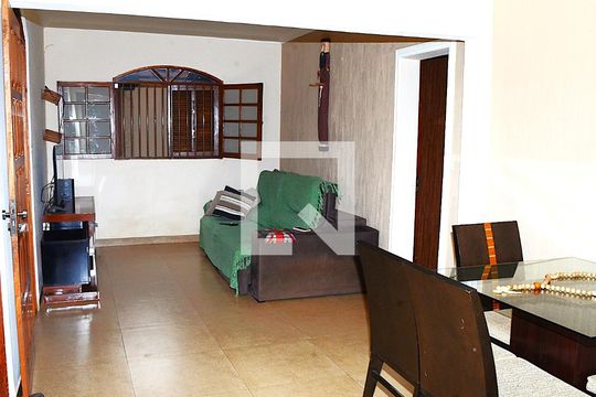 Sala de casa à venda com 4 quartos, 250m² em Goiânia, Belo Horizonte