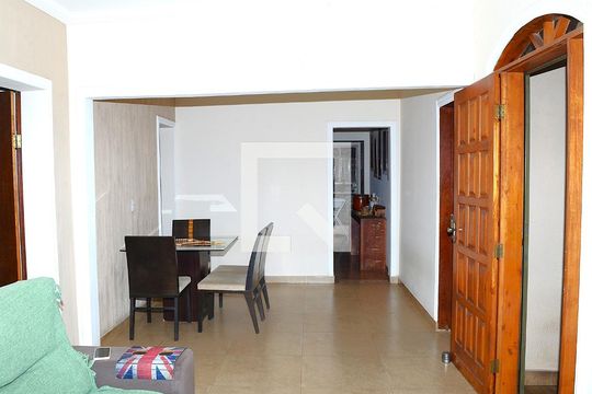 Sala de casa à venda com 4 quartos, 250m² em Goiânia, Belo Horizonte