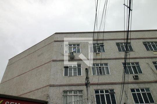 Placa de apartamento à venda com 2 quartos, 96m² em Brás de Pina, Rio de Janeiro