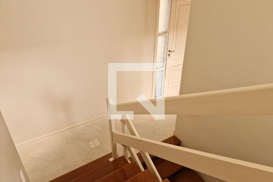 Escada de casa de condomínio à venda com 4 quartos, 290m² em Loteamento Arboreto dos Jequitibas (sousas), Campinas