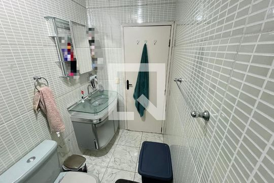 Banheiro 1 de casa à venda com 2 quartos, 100m² em Jardim Santa Mena, Guarulhos