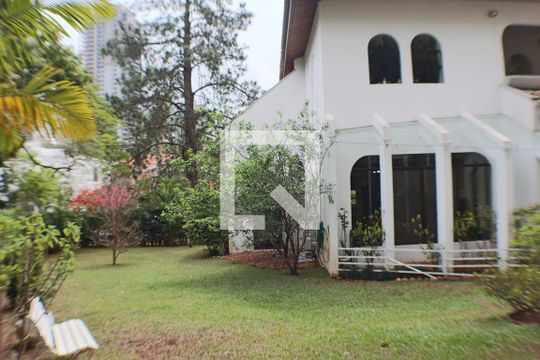 Quintal de casa à venda com 4 quartos, 700m² em Alphaville Residencial Dois, Barueri