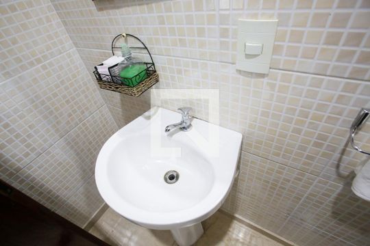 Lavabo de casa à venda com 5 quartos, 195m² em Curicica, Rio de Janeiro