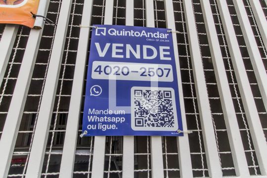 Fachada de casa à venda com 3 quartos, 150m² em Jardim Tupanci, Barueri