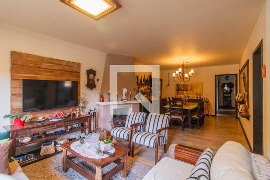 Sala de casa à venda com 3 quartos, 281m² em Espírito Santo, Porto Alegre