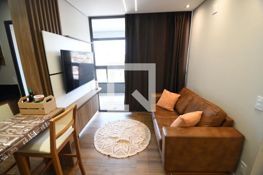 Sala de apartamento à venda com 2 quartos, 58m² em Nova Campinas, Campinas