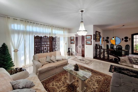 Sala de casa à venda com 5 quartos, 720m² em Piratininga, Niterói