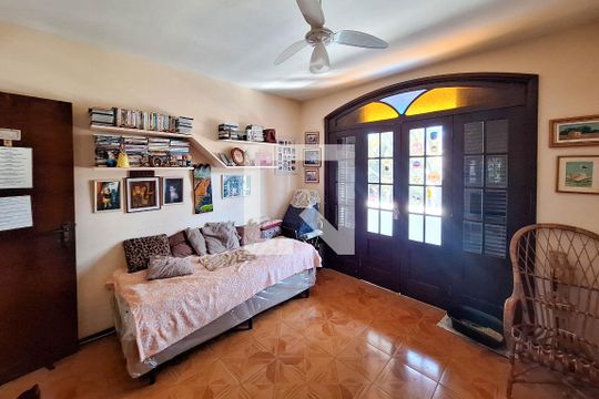 Quarto 1 de casa à venda com 5 quartos, 720m² em Piratininga, Niterói