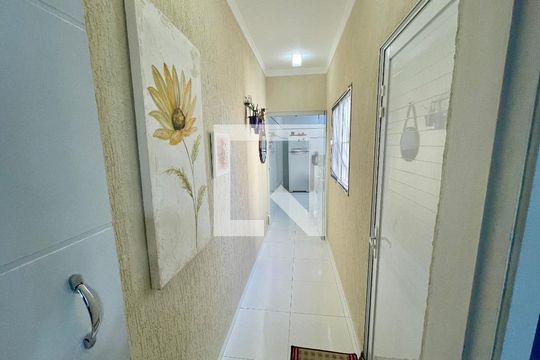 Corredor de casa à venda com 2 quartos, 148m² em Jardim Santa Clara, Guarulhos
