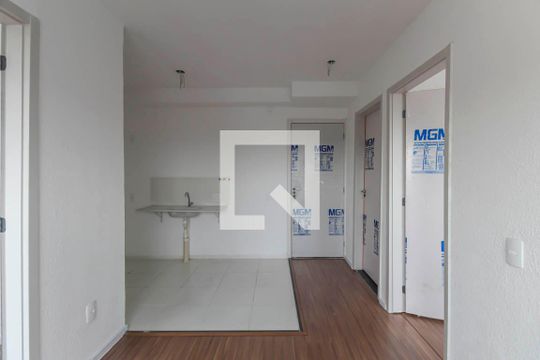 Sala/Cozinha de apartamento à venda com 2 quartos, 36m² em Fazenda da Juta, São Paulo