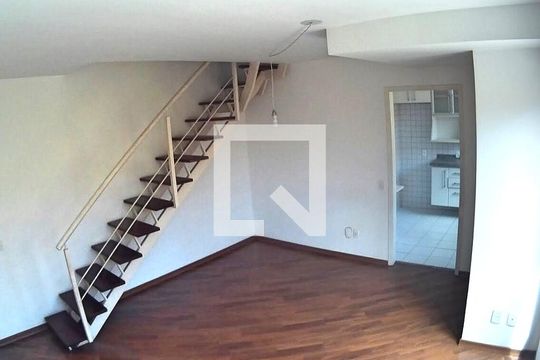 Sala de casa de condomínio à venda com 2 quartos, 109m² em Vila Anglo Brasileira, São Paulo