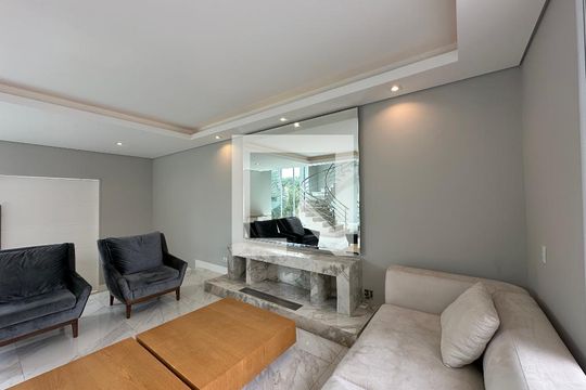 Sala de casa para alugar com 4 quartos, 412m² em Alphaville Residencial Um, Barueri