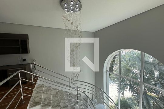 Escada de casa para alugar com 4 quartos, 412m² em Alphaville Residencial Um, Barueri