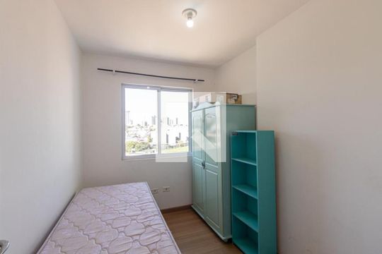 Quarto 1 de apartamento para alugar com 2 quartos, 50m² em Novo Mundo, Curitiba