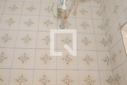 Banheiro de casa para alugar com 2 quartos, 150m² em Alto da Lapa, São Paulo