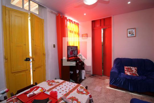 Sala de casa à venda com 3 quartos, 190m² em Olaria, Rio de Janeiro