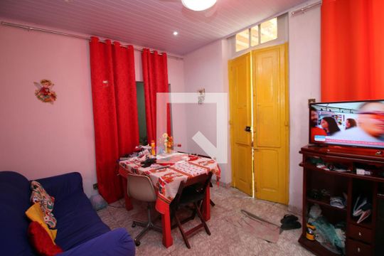 Sala de casa à venda com 3 quartos, 190m² em Olaria, Rio de Janeiro
