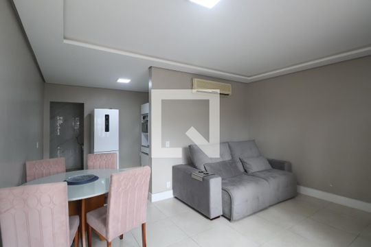 Sala de casa à venda com 2 quartos, 67m² em Rio Branco, Canoas