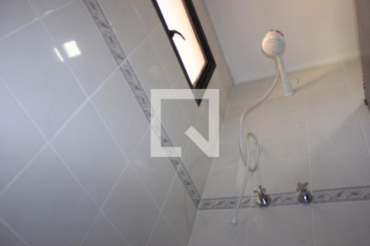 Banheiro social de apartamento à venda com 4 quartos, 153m² em Vila Rosalia, Guarulhos