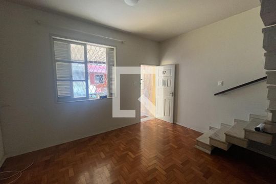 Sala de casa de condomínio à venda com 2 quartos, 70m² em Portuguesa, Rio de Janeiro