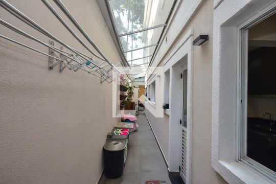 Corredor Externo de casa de condomínio à venda com 4 quartos, 300m² em Jardim Panorama, São Paulo