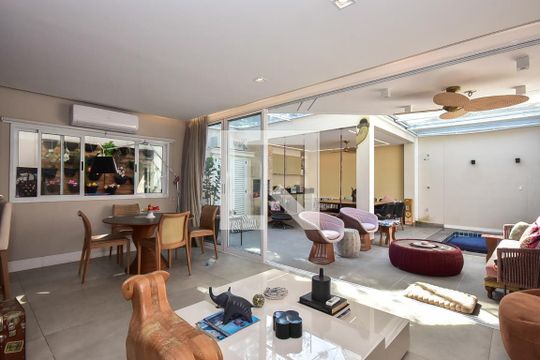 Sala de casa de condomínio à venda com 4 quartos, 300m² em Jardim Panorama, São Paulo