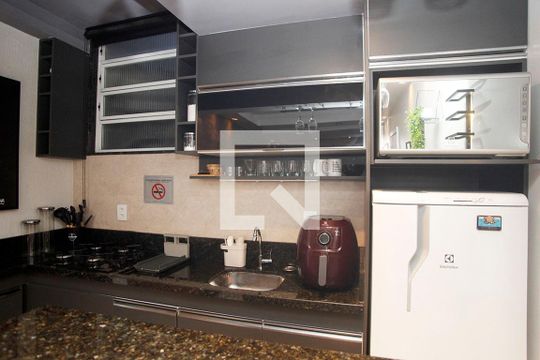Studio - Cozinha de kitnet/studio para alugar com 1 quarto, 30m² em Centro Histórico, Porto Alegre