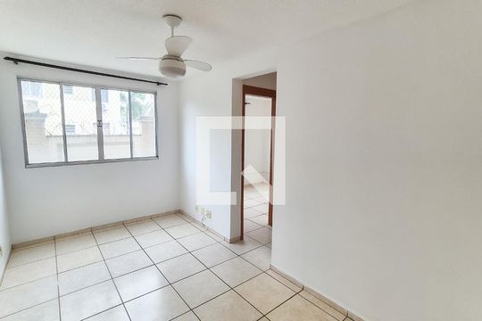 Sala de apartamento para alugar com 2 quartos, 45m² em Vigário Geral, Rio de Janeiro