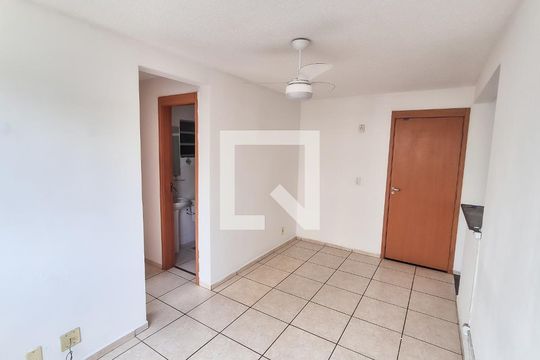 Sala de apartamento para alugar com 2 quartos, 45m² em Vigário Geral, Rio de Janeiro