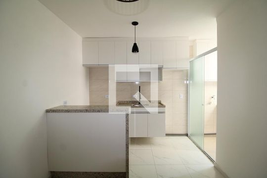Sala / Cozinha de apartamento para alugar com 1 quarto, 29m² em Vila Paulicéia, São Paulo