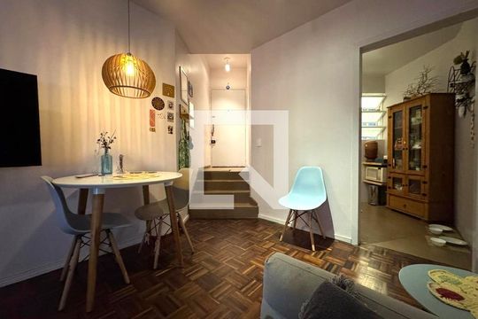 Sala de apartamento à venda com 1 quarto, 60m² em Petrópolis, Porto Alegre