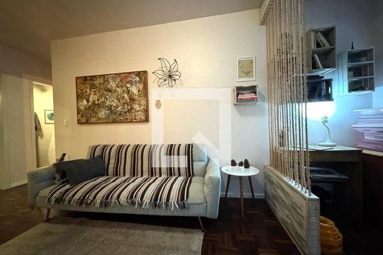 Sala de apartamento à venda com 1 quarto, 60m² em Petrópolis, Porto Alegre
