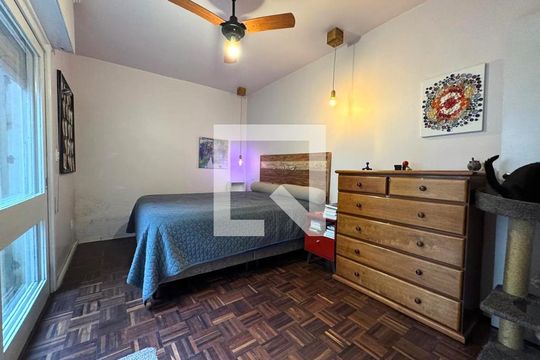 Quarto  de apartamento à venda com 1 quarto, 60m² em Petrópolis, Porto Alegre