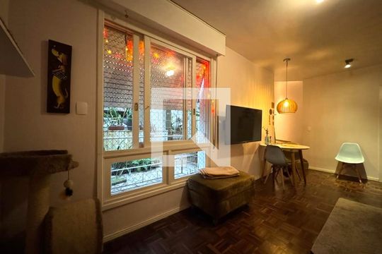 Sala de apartamento à venda com 1 quarto, 60m² em Petrópolis, Porto Alegre