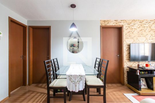Sala de apartamento à venda com 3 quartos, 56m² em Vila Carmosina, São Paulo