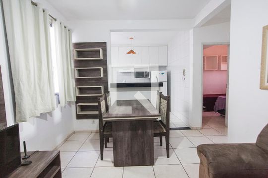 Sala de apartamento para alugar com 2 quartos, 48m² em Gávea, Uberlândia