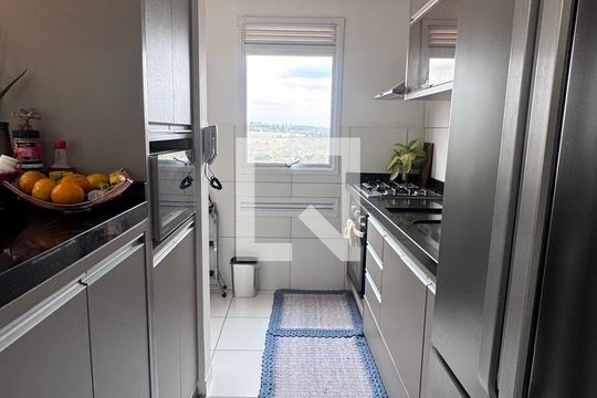 Cozinha de apartamento à venda com 2 quartos, 57m² em Jardim São Vicente, Campinas