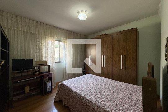 Quarto 1 de casa à venda com 3 quartos, 378m² em Vila Lucinda, Santo André